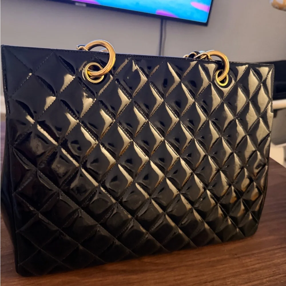 Rare Vintage Chanel Black Quilted Women's Bag! Great condition!